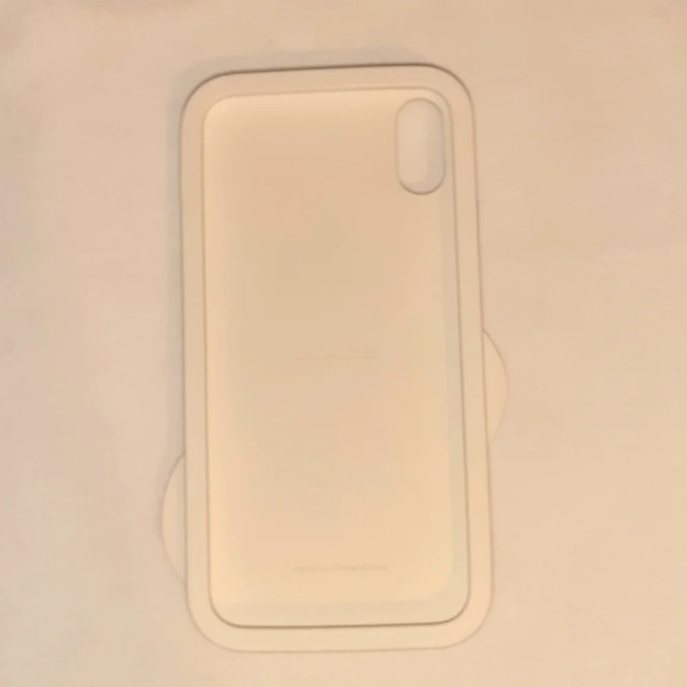 (COACH F65093) IPHONE X/XS SILICONE CASE WHITE WITH OVERSIZED CHERRY RED PINK